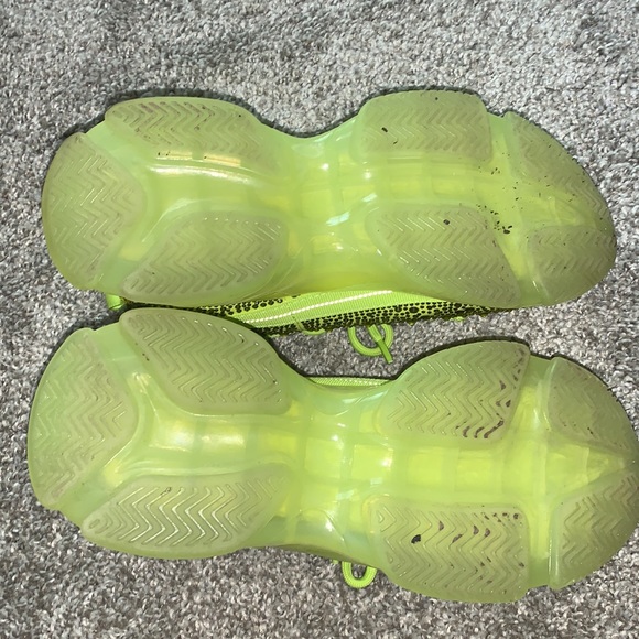 Steve Madden lime green crossbody and shoes - Picture 5 of 9